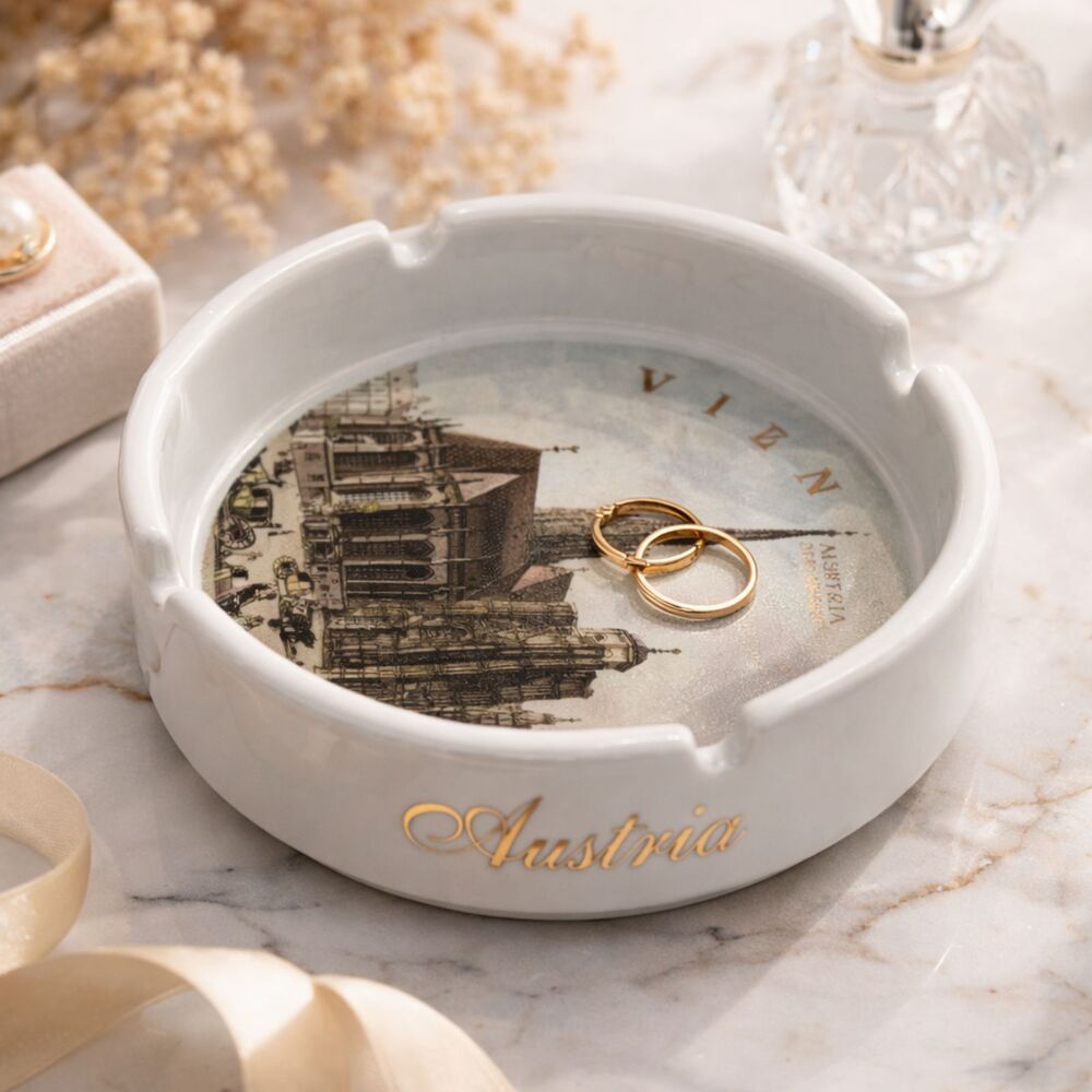 Vintage Vienna Austria Ashtray Gold Porcelain Souvenir Mid Century Trinket Dish - Picture 1 of 4
